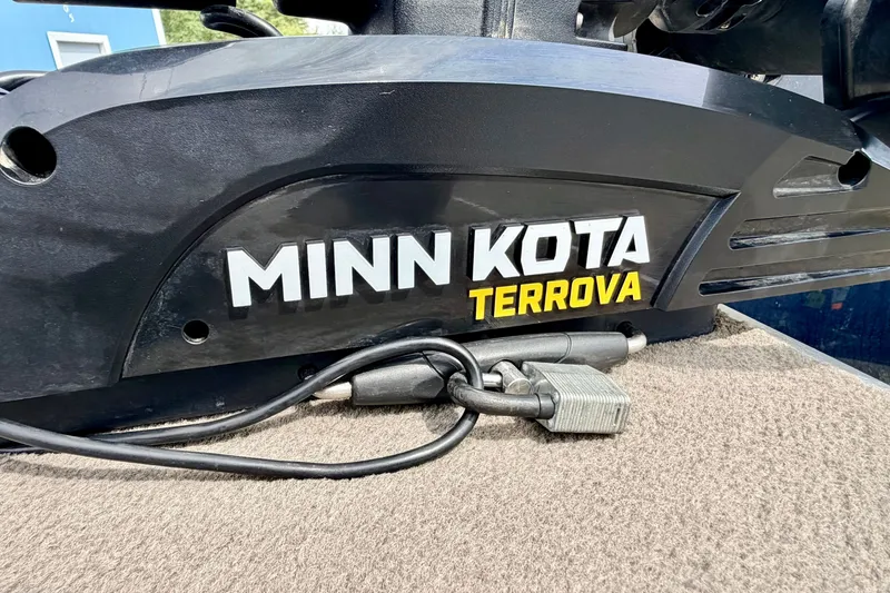 Slide: The Image of Minn Kota Terrova motor on 2008 G3 Angler V185 FS boat deck. - 63