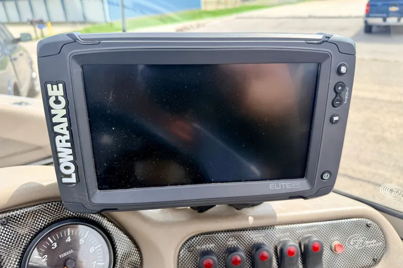 Slide: The Image of Lowrance Elite GPS fishfinder on 2008 G3 Angler V185 FS boat dashboard. - 44