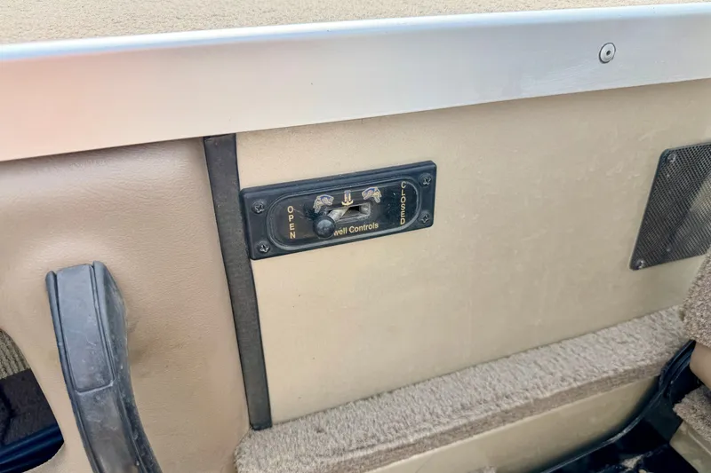 Slide: The Image of Control panel on 2008 G3 Angler V185 FS boat interior. - 27