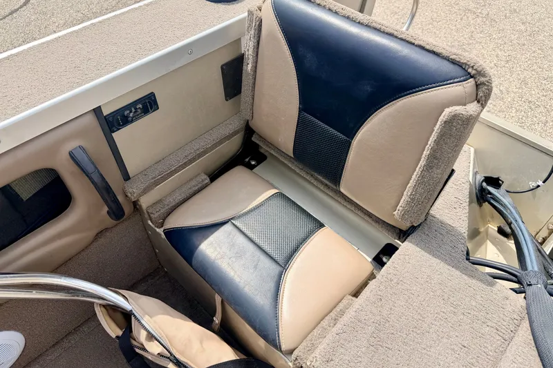Slide: The Image of 2008 G3 Angler V185 FS boat seat, beige and black upholstery, interior view. - 26