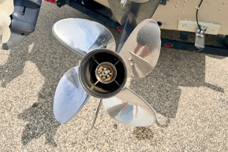 Slide: The Image of Propeller of 2008 G3 Angler V185 FS boat on pavement background. - 16