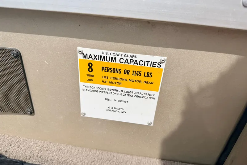 Slide: The Image of Capacity label on 2008 G3 Angler V185 FS boat, showing limits for persons and weight. - 31