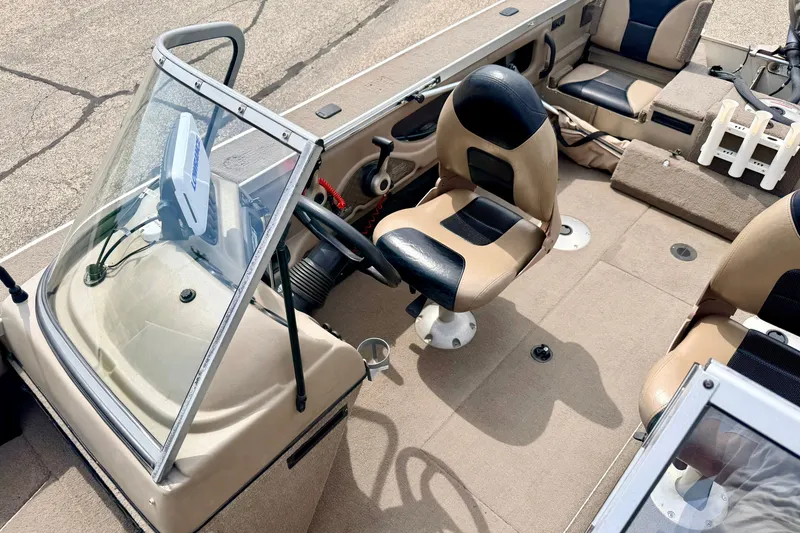 Slide: The Image of 2008 G3 Angler V185 FS boat interior with steering wheel and seating. - 68