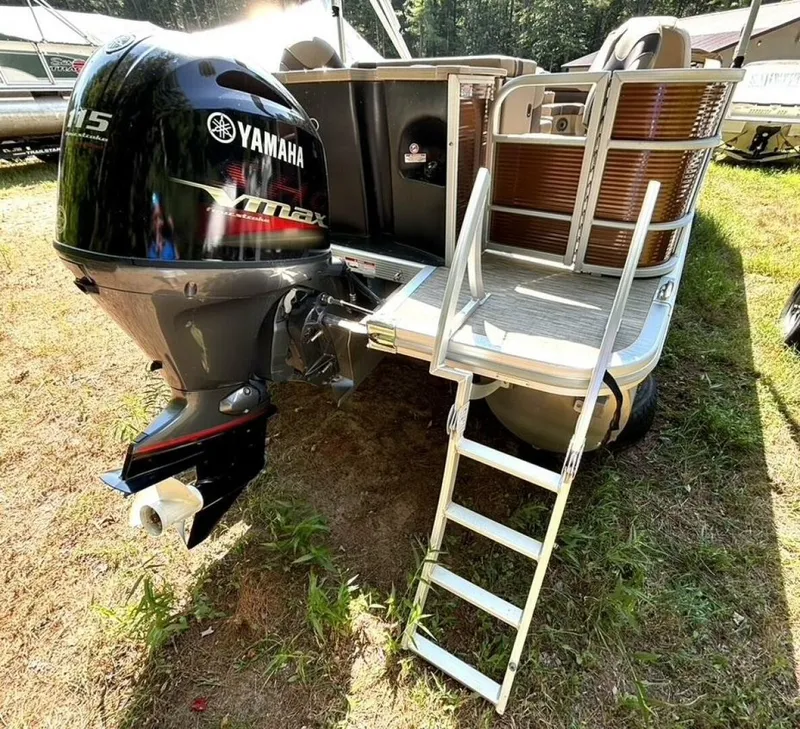 Slide: The Image of The image shows the rear of a Bennington 21 SXSAPG pontoon boat with a Yamaha outboard motor and ladder. - 7