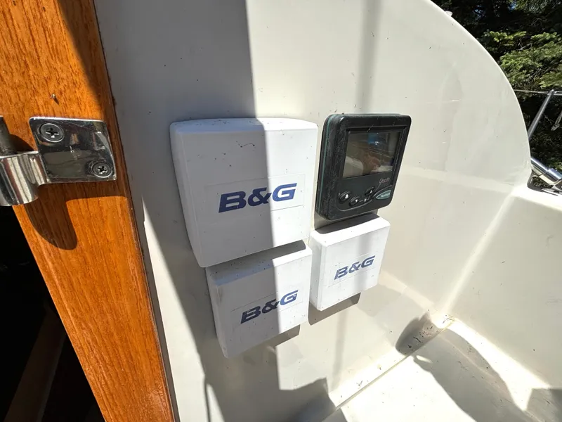 Slide: The Image of B&G instruments on a 1985 Nonsuch 30 Ultra. - 22