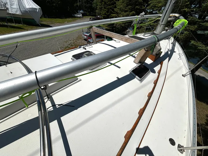 Slide: The Image of The deck of a 1985 Nonsuch 30 Ultra with clean lines and green ropes. - 24
