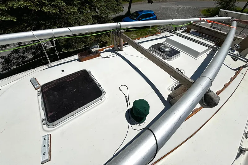 Slide: The Image of The image shows the deck of a 1985 Nonsuch 30 Ultra with hatches and rigging. - 25