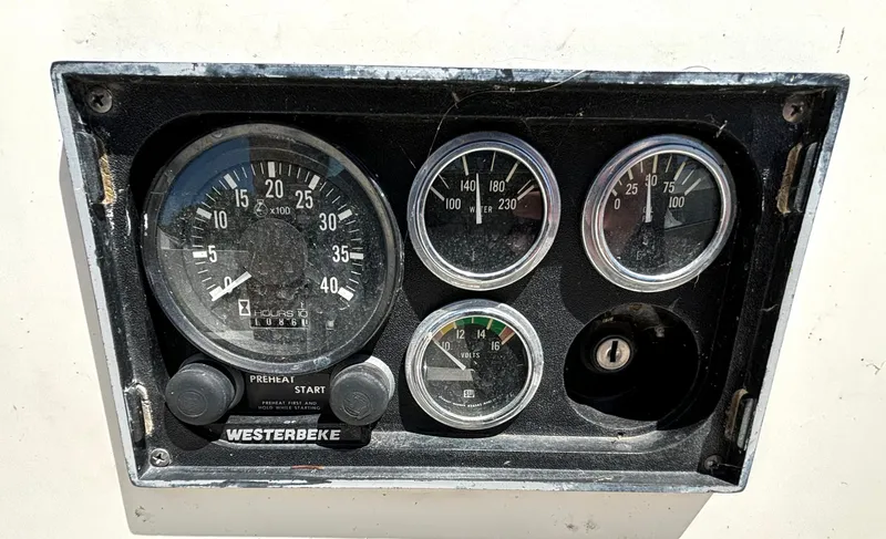Slide: The Image of Nonsuch 30 Ultra 1985 - 58
