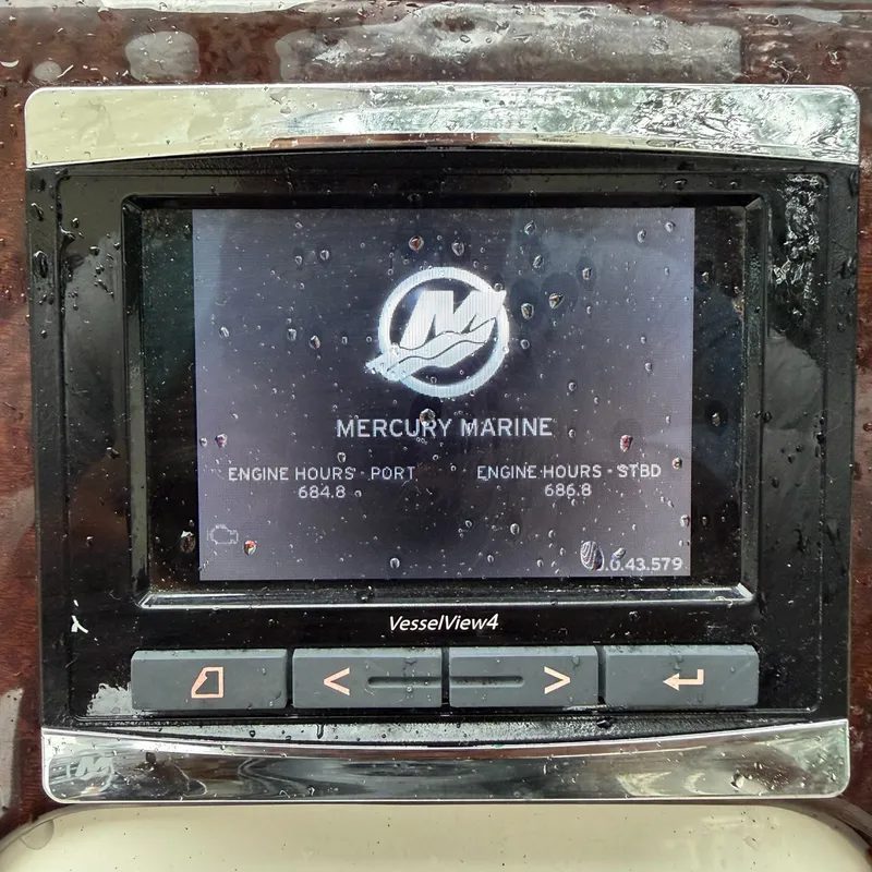 Slide: The Image of Sea Ray Sundancer 310 2010 - 59
