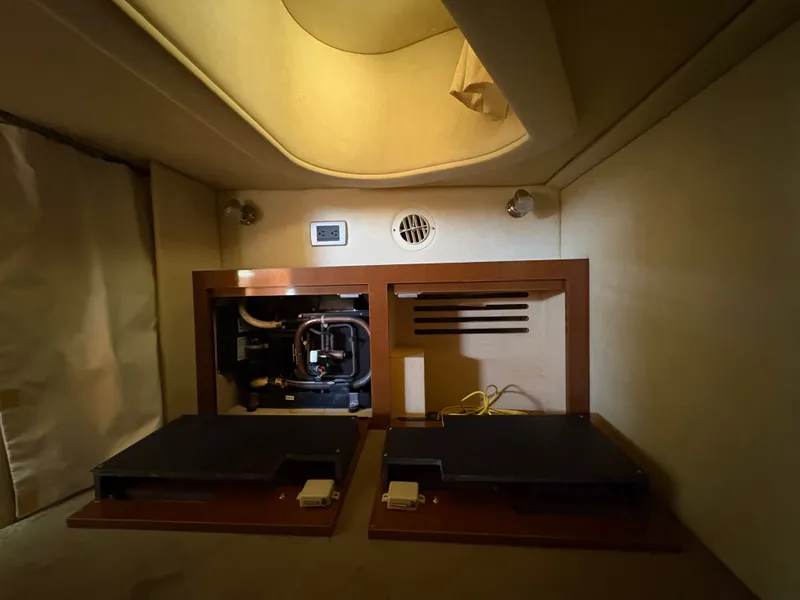 Slide: The Image of Interior of the 2010 Sea Ray Sundancer 310 - 25