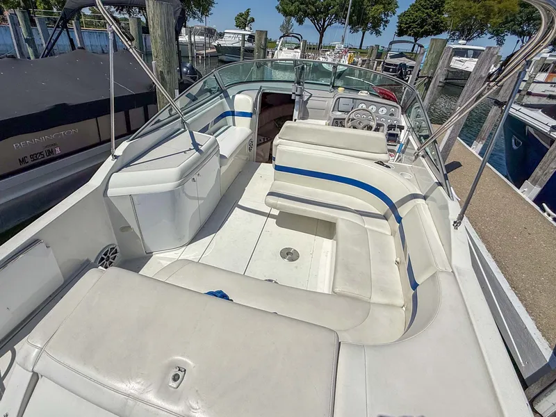 Slide: The Image of The image shows the cockpit of a 2001 Formula 280 Sun Sport with white upholstery and blue accents. - 5