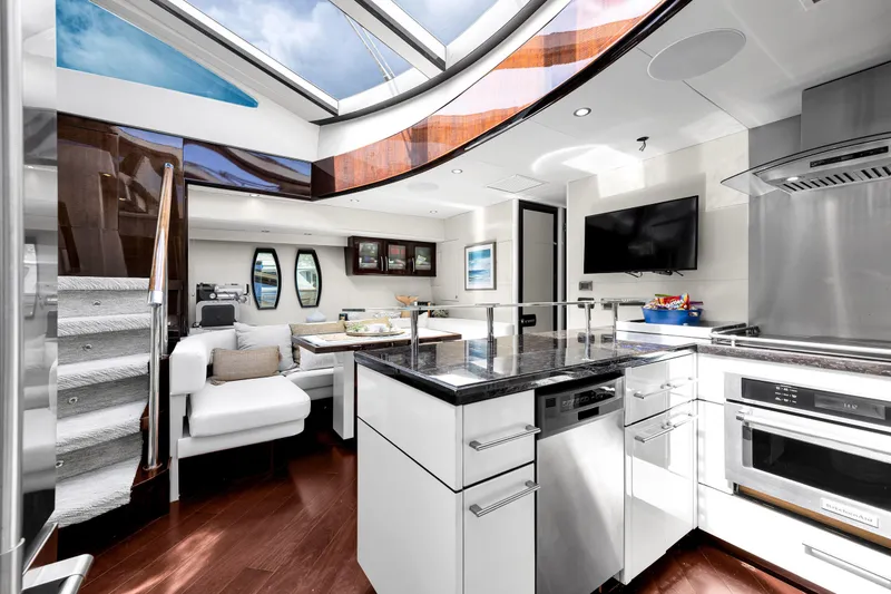 Slide: The Image of Innenansicht einer luxuriösen Yacht mit moderner Küche, weißen Möbeln und großen Fenstern. - 17