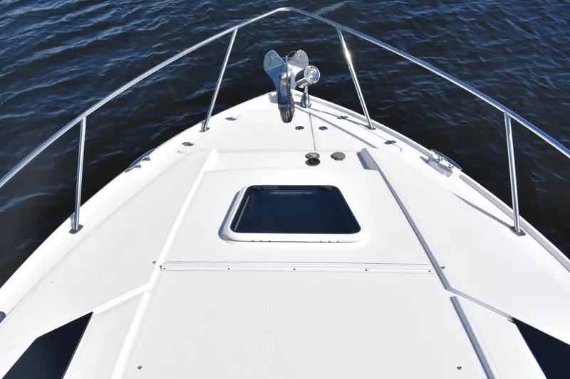 Slide: The Image of Proa del Regal 35 Sport Coupe 2020 en aguas tranquilas. - 17