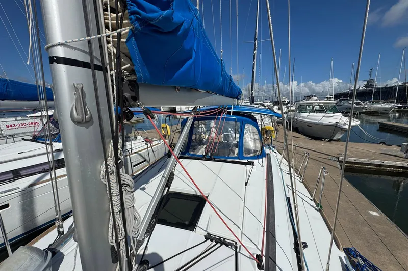 Slide: The Image of 2018 Jeanneau Sun Odyssey 389 Segelboot im Hafen. - 16