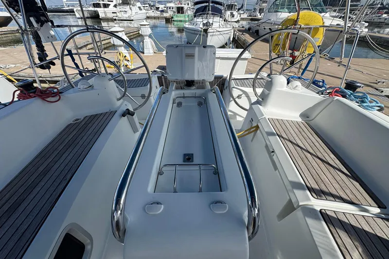 Slide: The Image of Cockpit du voilier Jeanneau Sun Odyssey 389, modèle 2018, amarré au port. - 23
