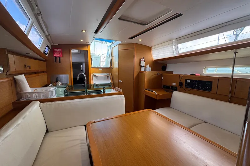 Slide: The Image of Innenraum der Jeanneau Sun Odyssey 389 Yacht, Baujahr 2018. - 36