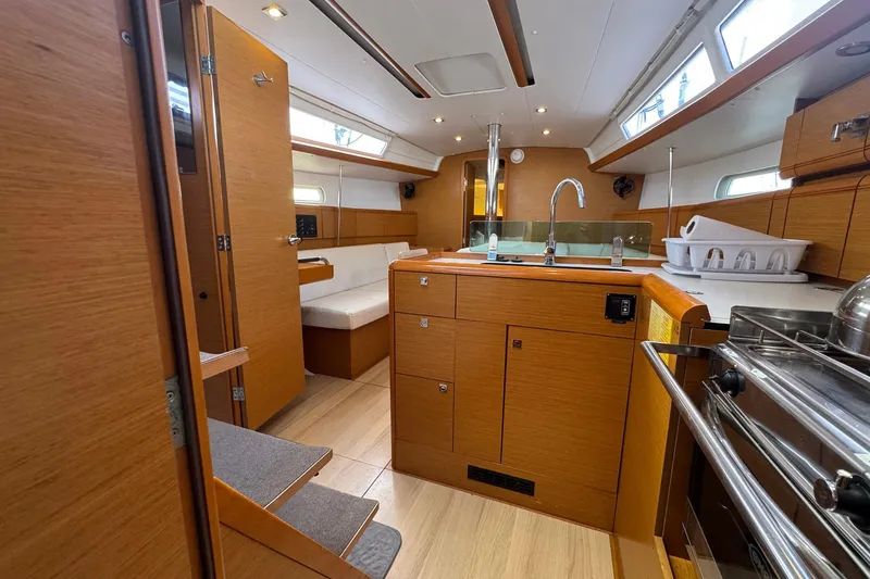 Slide: The Image of Interni dello yacht Jeanneau Sun Odyssey 389, anno 2018. - 45