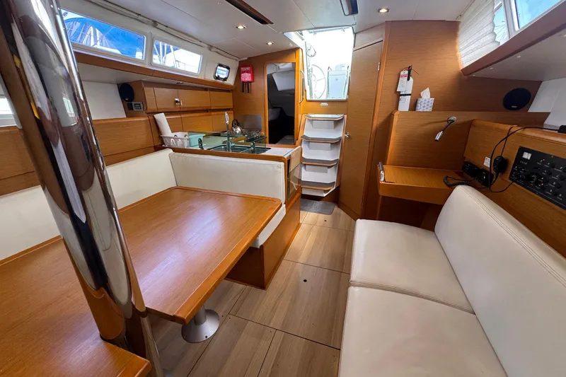 Slide: The Image of Interni dello yacht Jeanneau Sun Odyssey 389, modello 2018. - 35