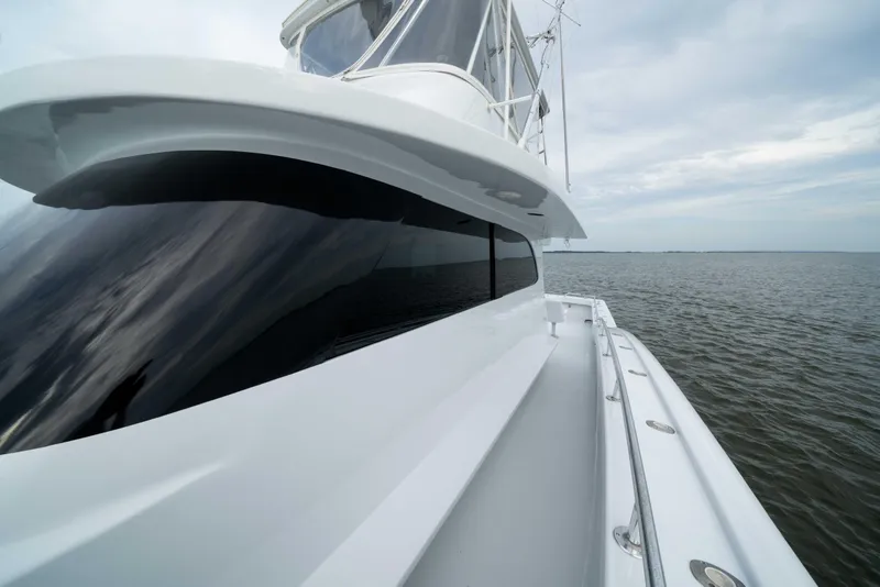 Slide: The Image of Yacht Custom Carolina 57 Buddy Cannady sur eau calme, construit en 1990. - 32