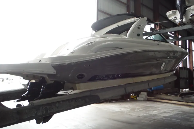 Slide: The Image of 2007 Sea Ray 290 SLX boat in storage, side view, indoors. - 7