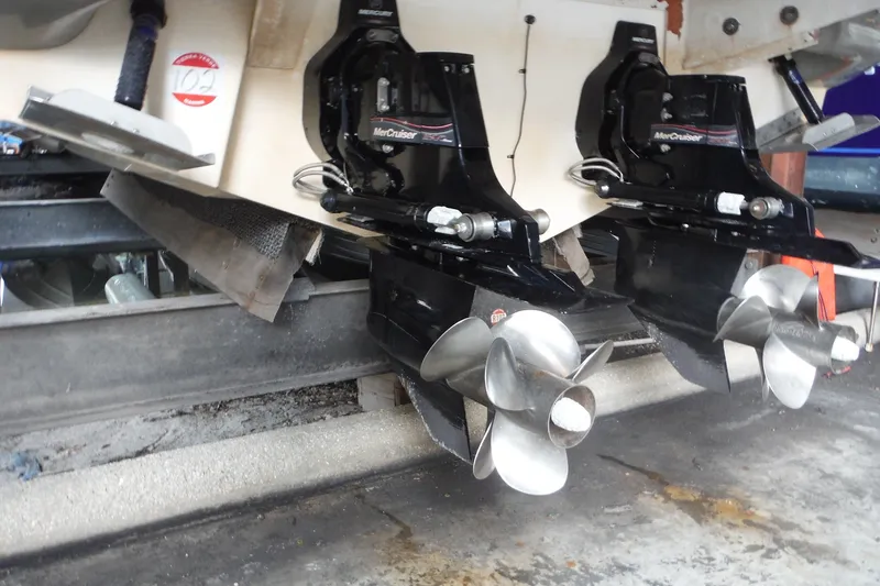 Slide: The Image of 2007 Sea Ray 290 SLX boat with dual MerCruiser outdrives and stainless steel propellers. - 41