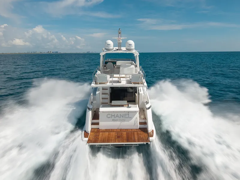 Slide: The Image of Azimut Fly 50 2025 - 10