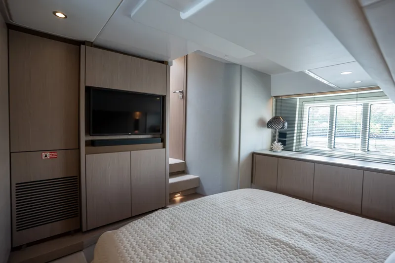 Slide: The Image of Azimut Fly 50 2025 - 21