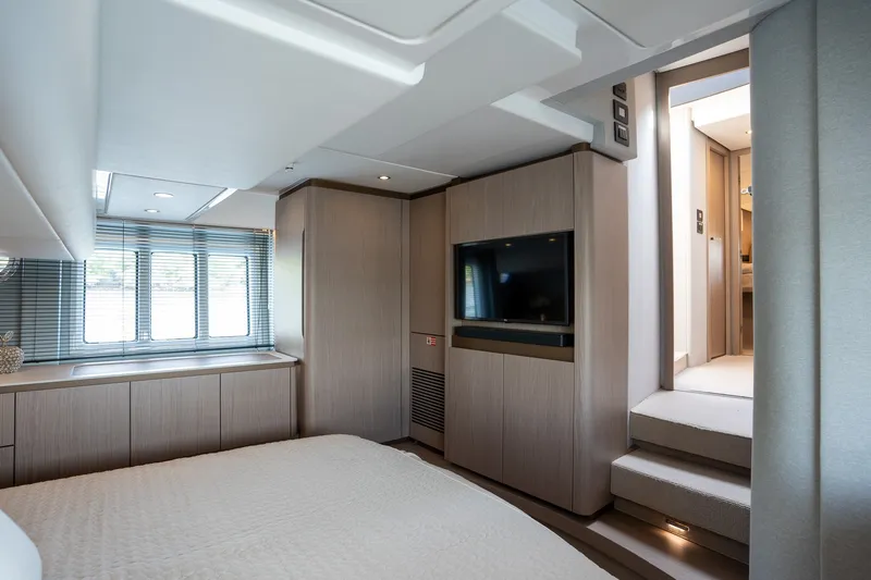 Slide: The Image of Azimut Fly 50 2025 - 19