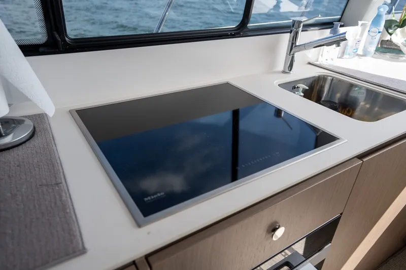 Slide: The Image of Azimut Fly 50 2025 - 33