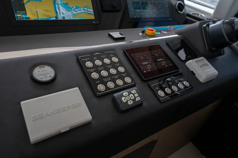 Slide: The Image of Azimut Fly 50 2025 - 36