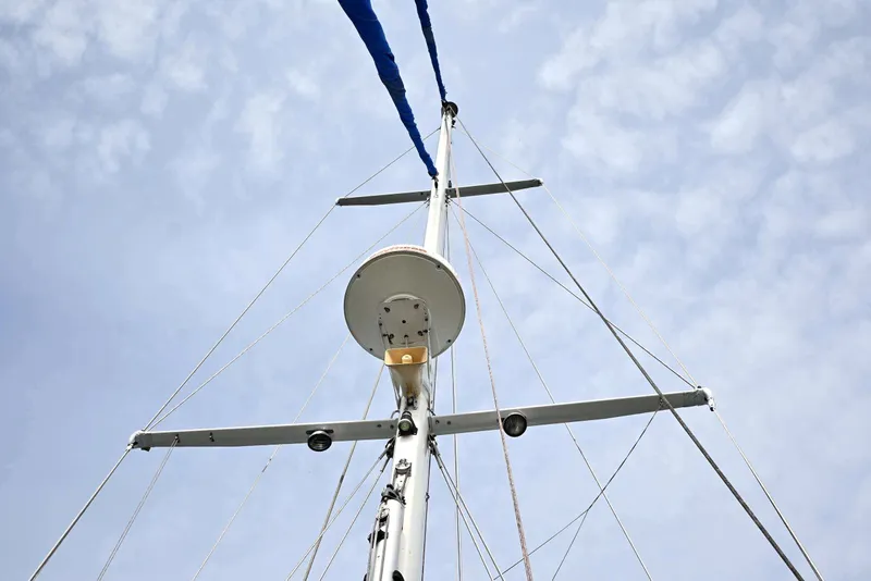 Slide: The Image of Mast of 1989 Ta Shing Yachts Taswell 43 sailboat against a cloudy sky. - 9