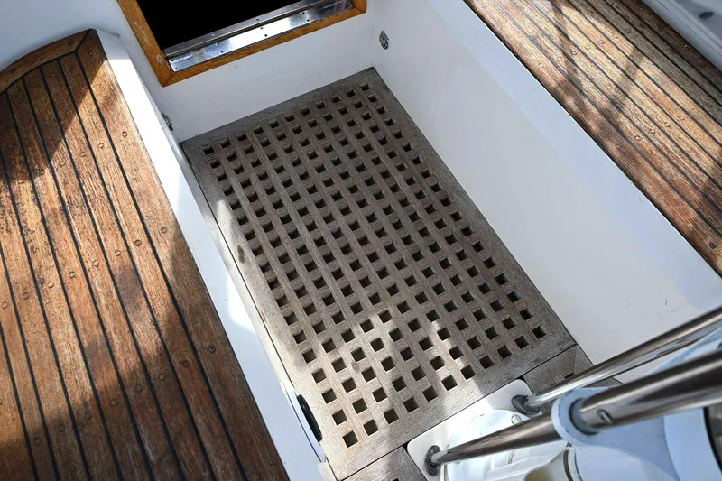 Slide: The Image of Cockpit of 1989 Ta Shing Yachts Taswell 43 with wooden flooring and grate. - 31