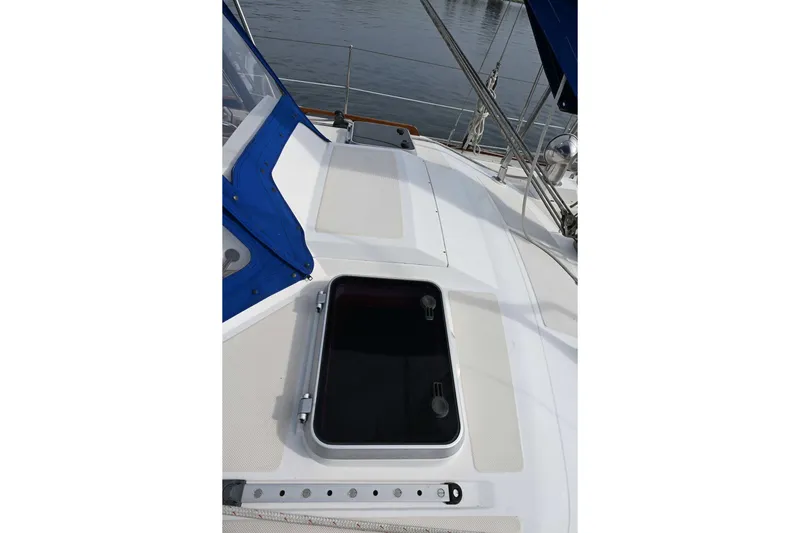 Slide: The Image of Deck view of 1989 Ta Shing Yachts Taswell 43 with blue canvas and hatch. - 22