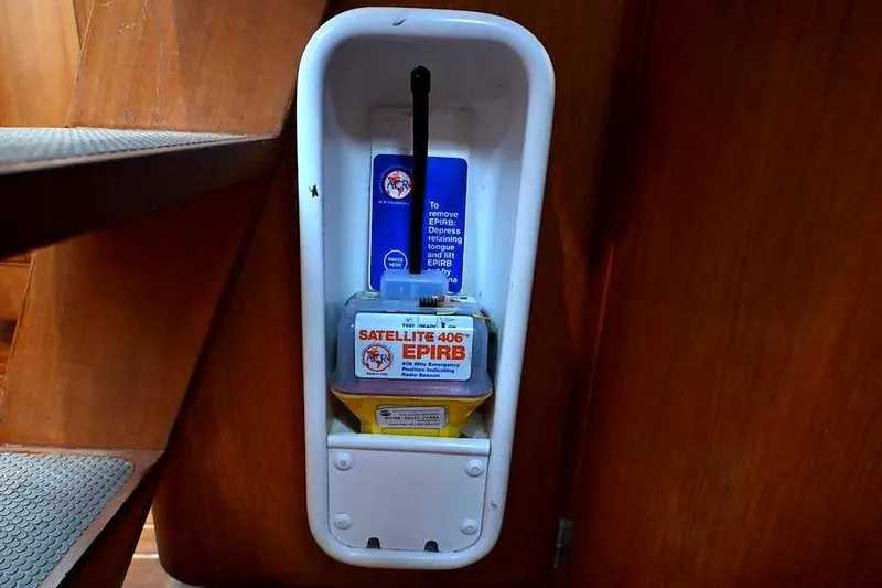 Slide: The Image of EPIRB device on 1989 Ta Shing Yachts Taswell 43, mounted for emergency use. - 75
