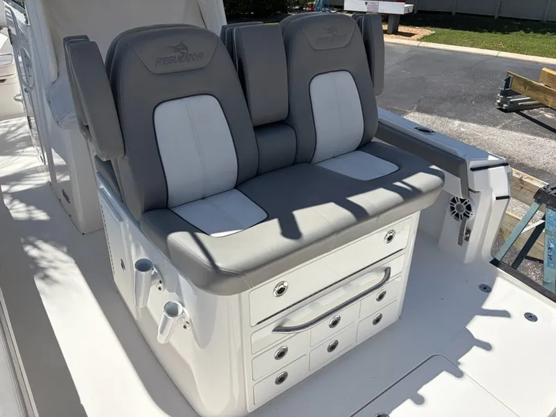 Slide: The Image of The 2022 Regulator 31 features a cushioned double seat with integrated storage. - 7