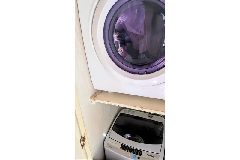 Slide: The Image of Laundry appliances inside a 1996 Stardust Cruisers 14.5 x 69 houseboat. - 47