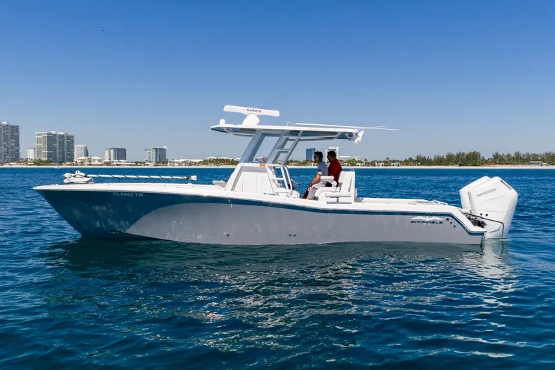 Slide: The Image of 2025 Invincible 33 Open Fisherman op het water, zijaanzicht. - 49