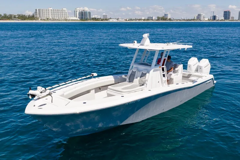 Slide: The Image of Invincible 33 Open Fisherman 2025 op open zee. - 48