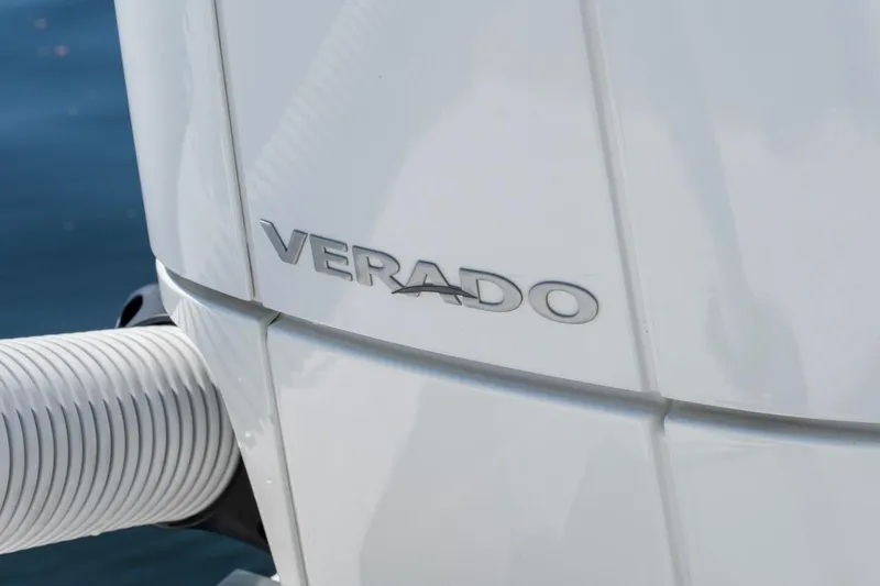 Slide: The Image of Primo piano del motore Verado su Invincible 33 Open Fisherman 2025. - 42