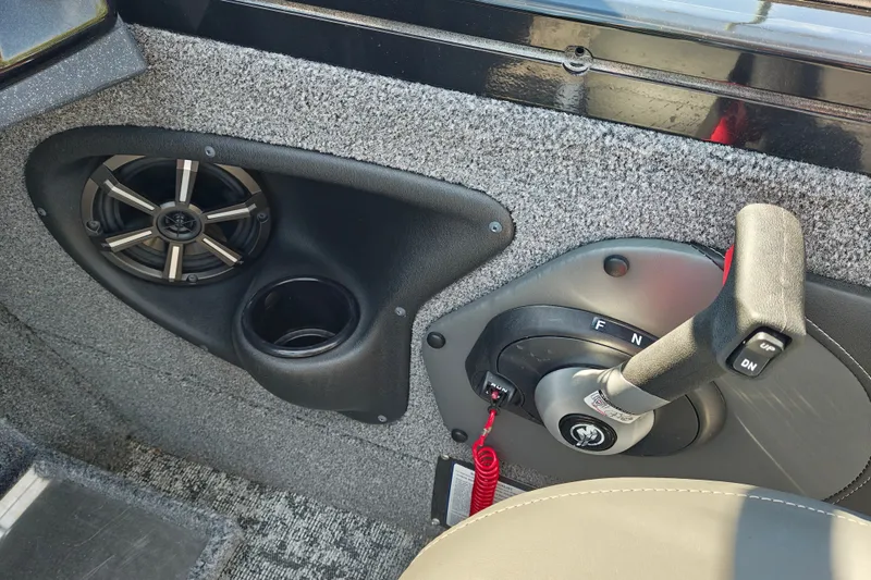 Slide: The Image of Interior of 2025 Tracker Targa V-18 WT boat with speaker and control lever. - 33