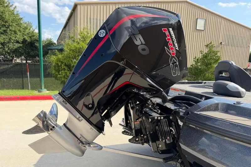 Slide: The Image of 2027 Nitro Z21 XL Pro with Mercury 250 Pro XS outboard motor. - 21