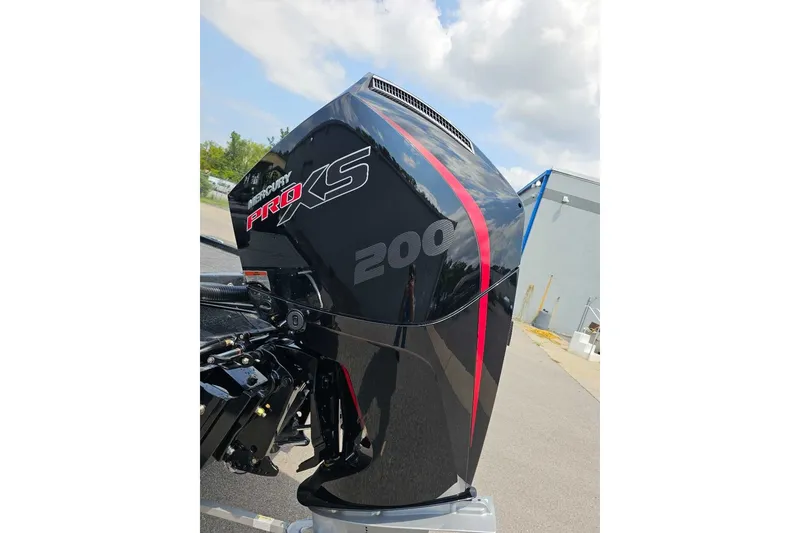 Slide: The Image of 2027 Nitro Z19 XL Pro boat with Mercury Pro XS 200 engine. - 84