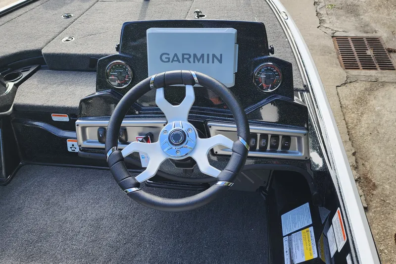 Slide: The Image of Steering console of 2027 Nitro Z18 XL Pro boat with Garmin display. - 6