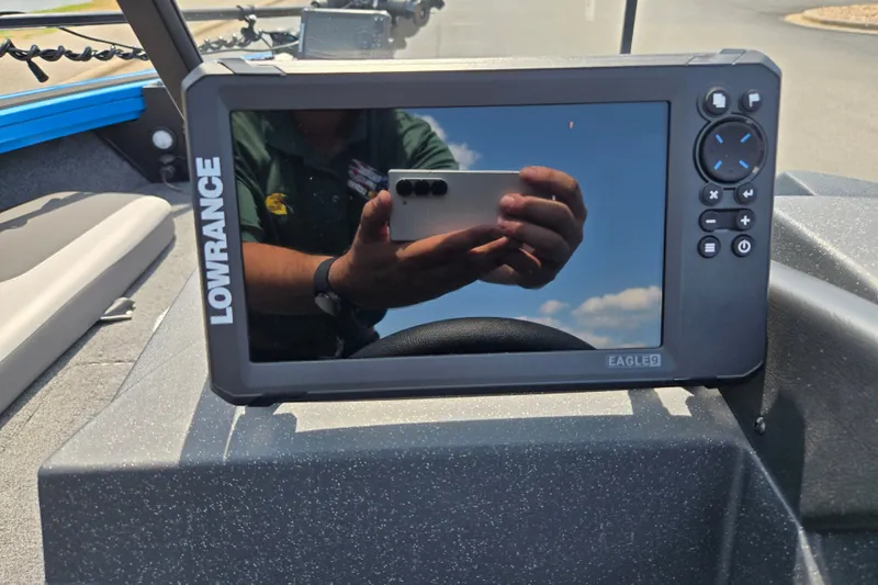 Slide: The Image of Lowrance Eagle9 fishfinder on 2027 Tracker Targa V-18 Combo boat dashboard. - 15