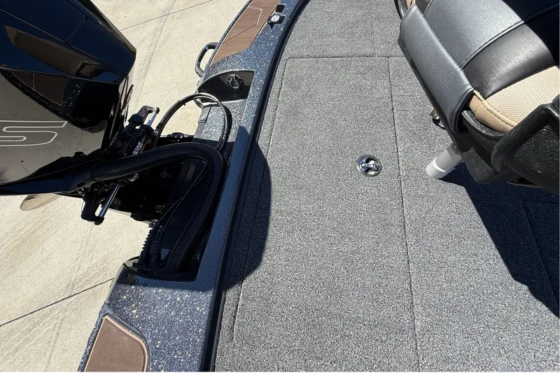 Slide: The Image of 2027 Nitro Z20 XL Pro boat deck with motor and seating detail. - 41