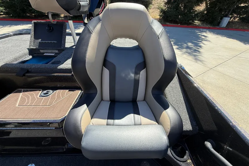 Slide: The Image of 2027 Nitro Z20 XL Pro boat seat, featuring sleek design and comfortable padding. - 22