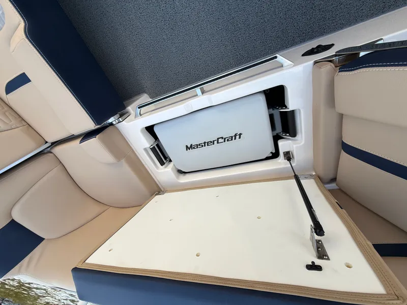 Slide: The Image of MasterCraft X24 2024 - 34