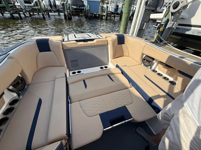 Slide: The Image of MasterCraft X24 2024 - 27