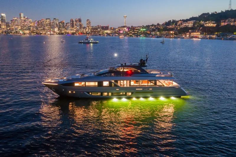 Slide: The Image of Riva 110' Dolcevita 2021 - 25