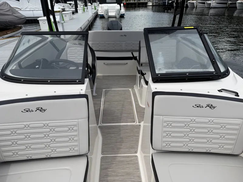 Slide: The Image of Sea Ray SPX 210 Outboard 2025 - 12